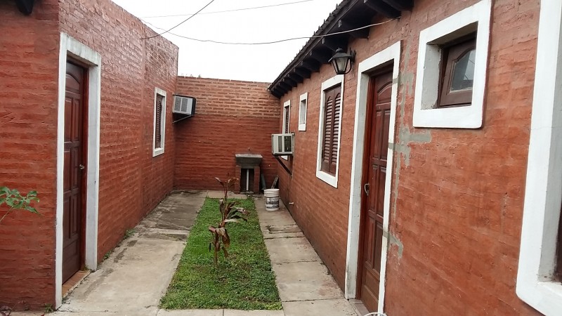 SE VENDE CASA. Av 2 e/ 47 y 49