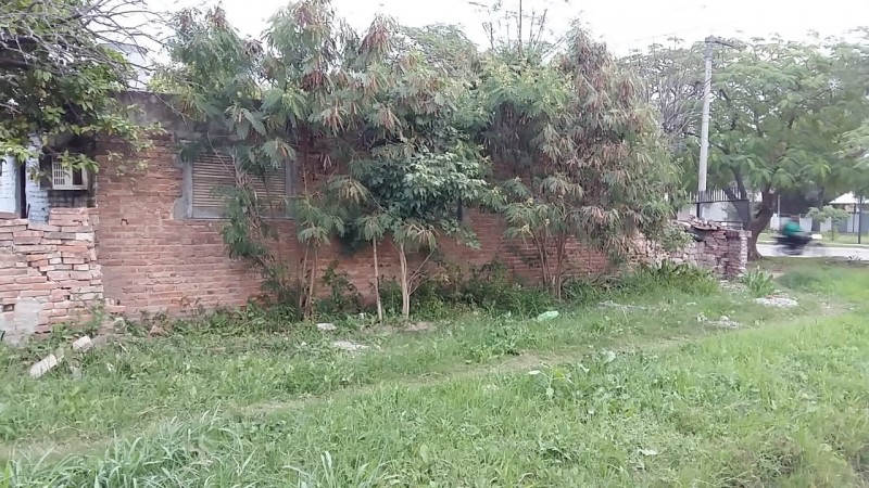 SE VENDE TERRENO. AVENIDA 2 ESQUINA 25-CENTRO