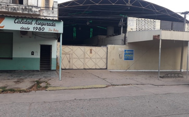 SE VENDE LOCAL COMERCIAL. CALLE 3 E/ 14 Y 16 - CENTRO