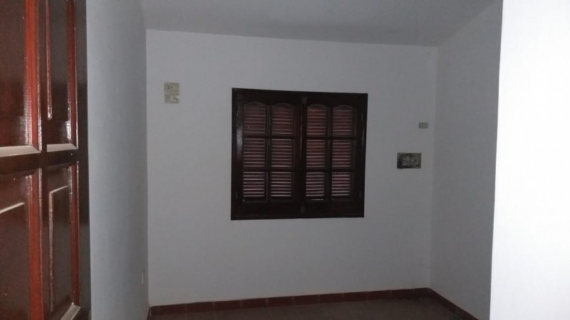 SE VENDE CASA. CALLE 12 E/ 123 Y 125 - B° MITRE.