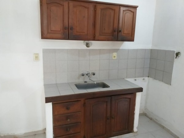 SE VENDE CASA Y UN DEPARTAMENTO - AVENIDA 1 ESQUINA 22 - CENTRO - 