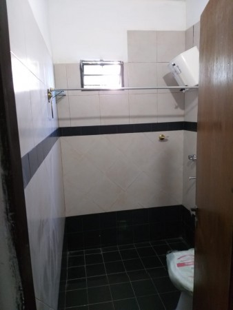 SE VENDE CASA Y UN DEPARTAMENTO - AVENIDA 1 ESQUINA 22 - CENTRO - 