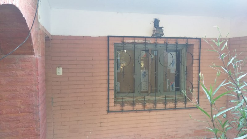 SE VENDE CASA Y UN DEPARTAMENTO - AVENIDA 1 ESQUINA 22 - CENTRO - 