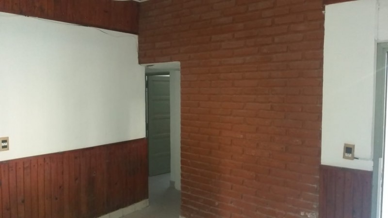 SE VENDE CASA Y UN DEPARTAMENTO - AVENIDA 1 ESQUINA 22 - CENTRO - 