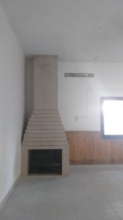 SE VENDE CASA Y UN DEPARTAMENTO - AVENIDA 1 ESQUINA 22 - CENTRO - 