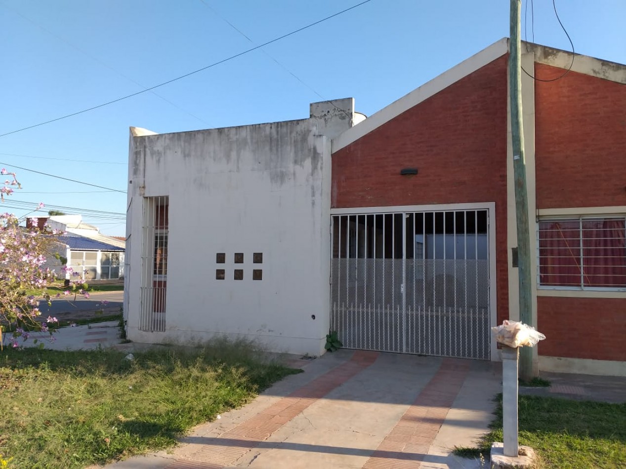 Calle 12 esq. 47 B° Puigo