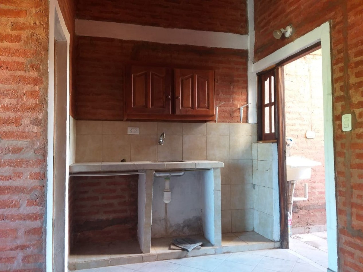 CHECOSLOVAQUIA 1055 - CALLE 11 E/ 16 Y 18 ENSANCHE SUR - ZONA UNCAUS