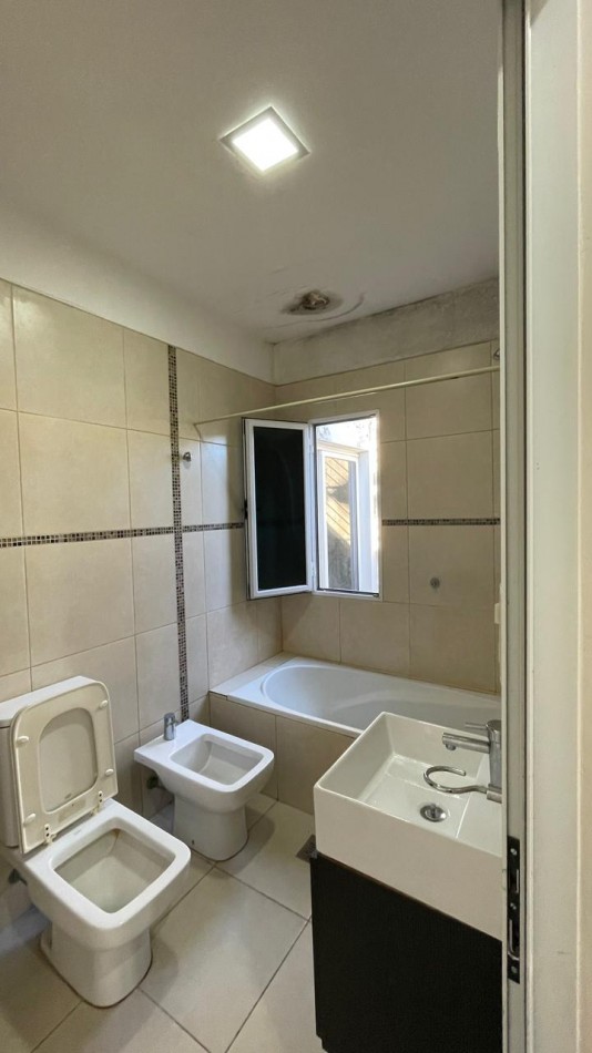 47 E/ 22 Y 24 PIÑEIRO - MZ 208 PC 23 