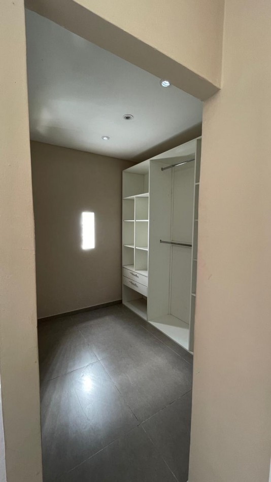 47 E/ 22 Y 24 PIÑEIRO - MZ 208 PC 23 