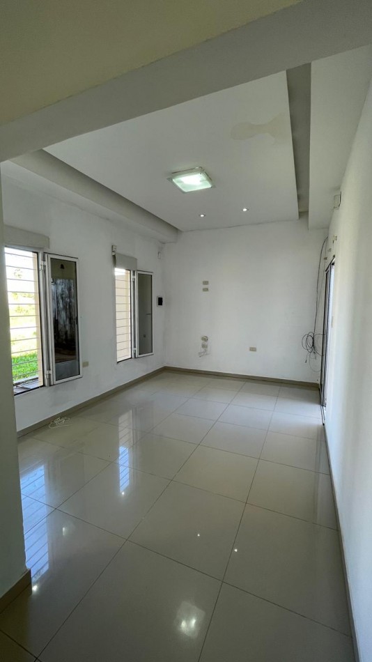 47 E/ 22 Y 24 PIÑEIRO - MZ 208 PC 23 