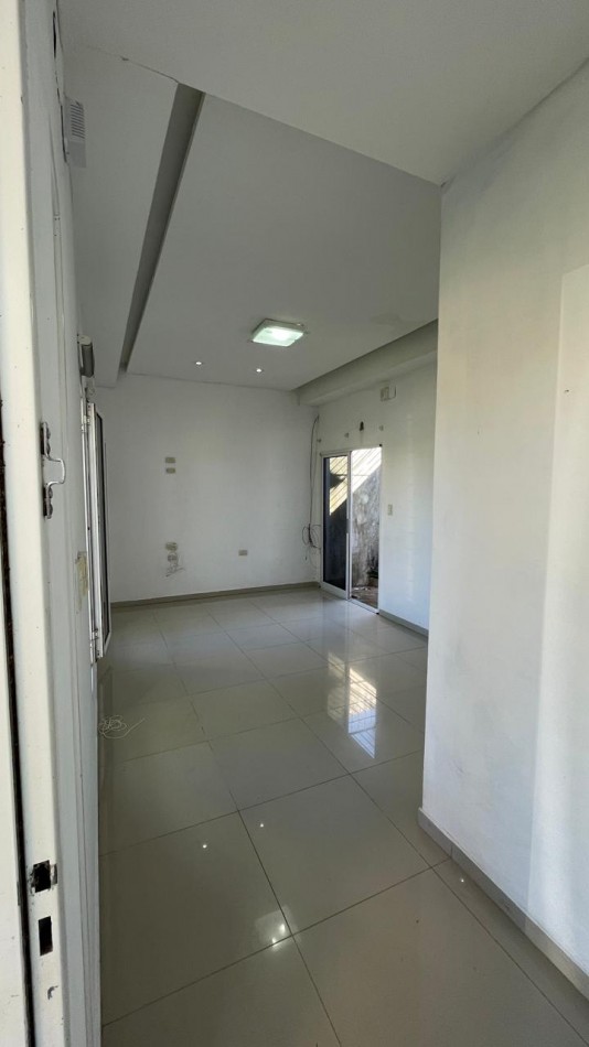 47 E/ 22 Y 24 PIÑEIRO - MZ 208 PC 23 