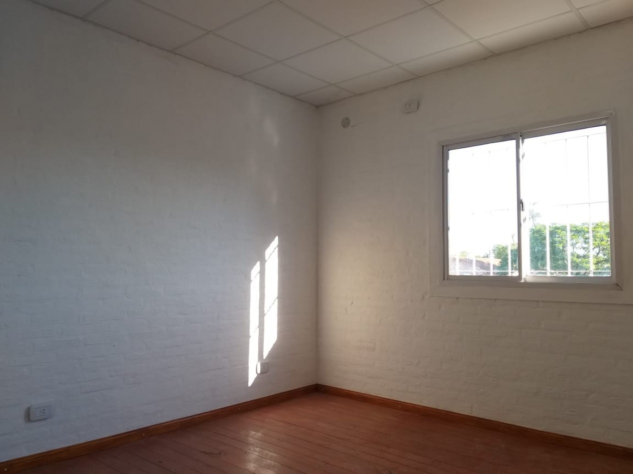 AMEGHINO 1061 - 24 E/ 21 Y 23 CENTRO 