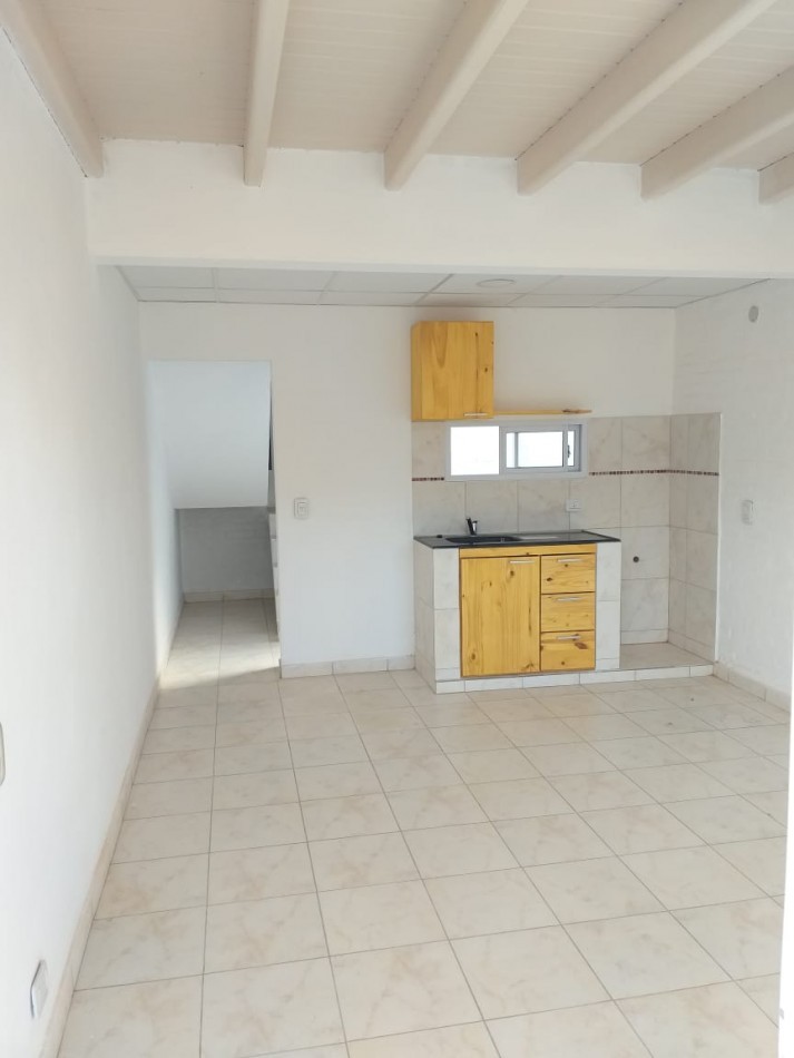 AMEGHINO 1061 - 24 E/ 21 Y 23 CENTRO 