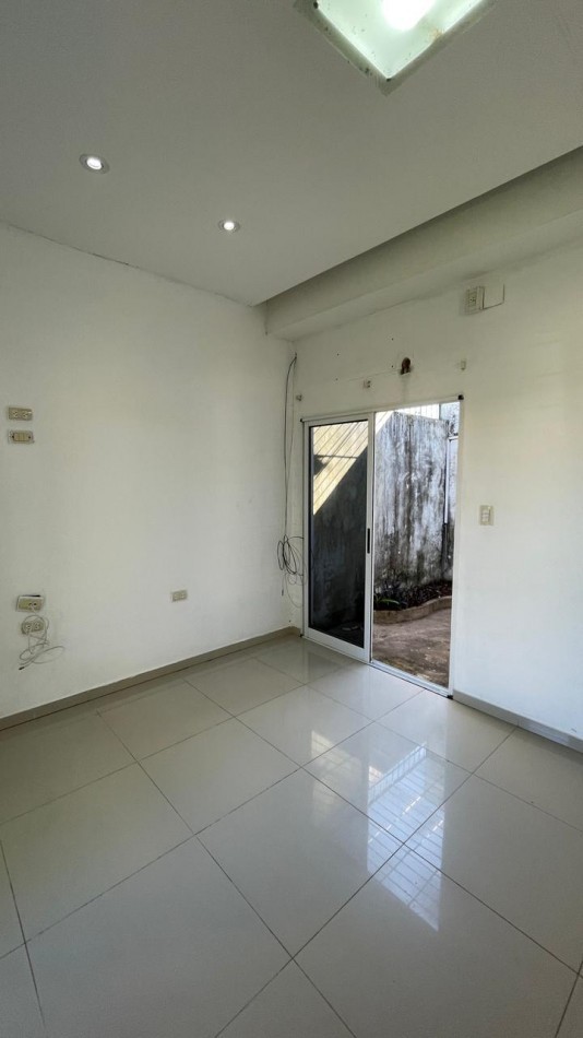 47 E/ 22 Y 24 PIÑEIRO - MZ 208 PC 23 