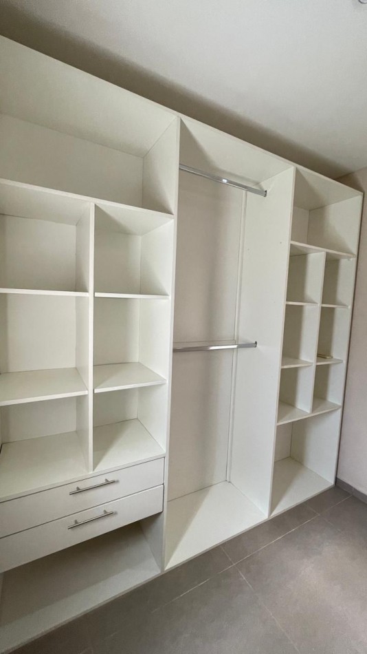 47 E/ 22 Y 24 PIÑEIRO - MZ 208 PC 23 