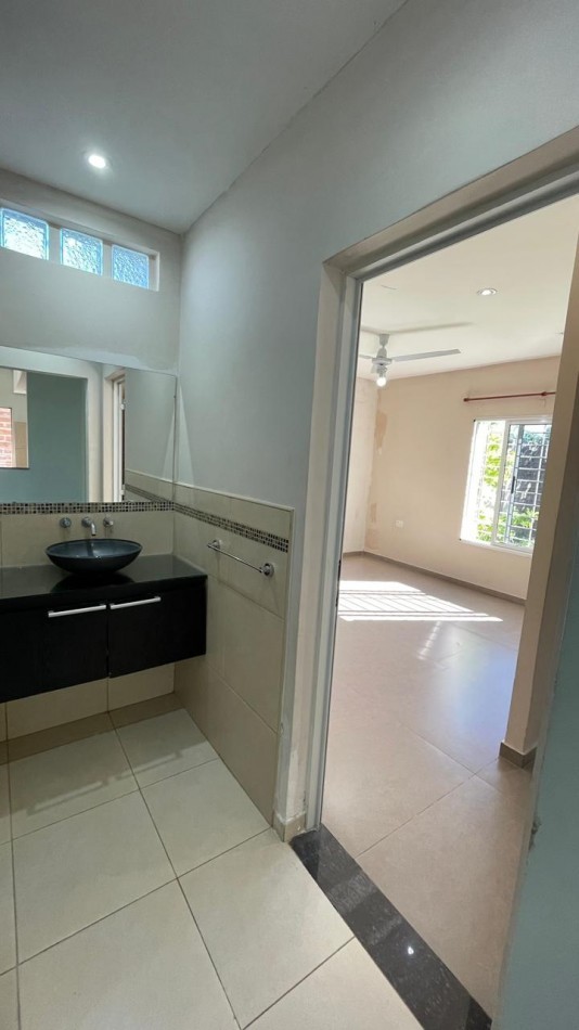 47 E/ 22 Y 24 PIÑEIRO - MZ 208 PC 23 