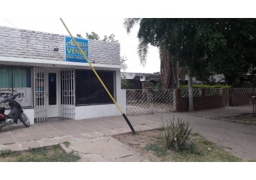 CASA Y LOCAL EN VENTA- TRES ISLETAS