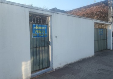SE VENDE CASA. CALLE 12 E/ 123 Y 125 - B° MITRE.